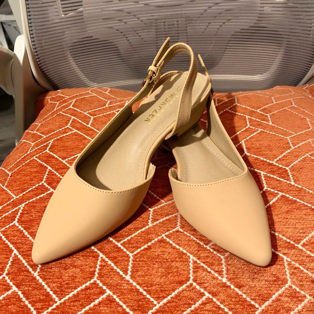Low heeled slingback